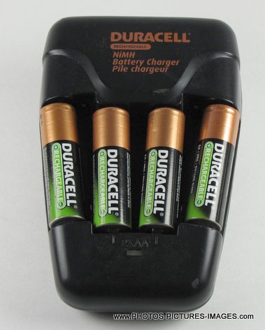 Duracell Value Charger With 4AA Pre Charged Rechargeable NiMH
