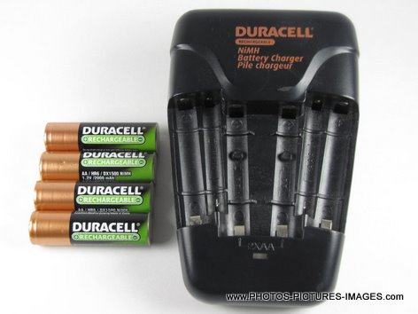 Duracell Value Charger With 4AA Pre Charged Rechargeable NiMH